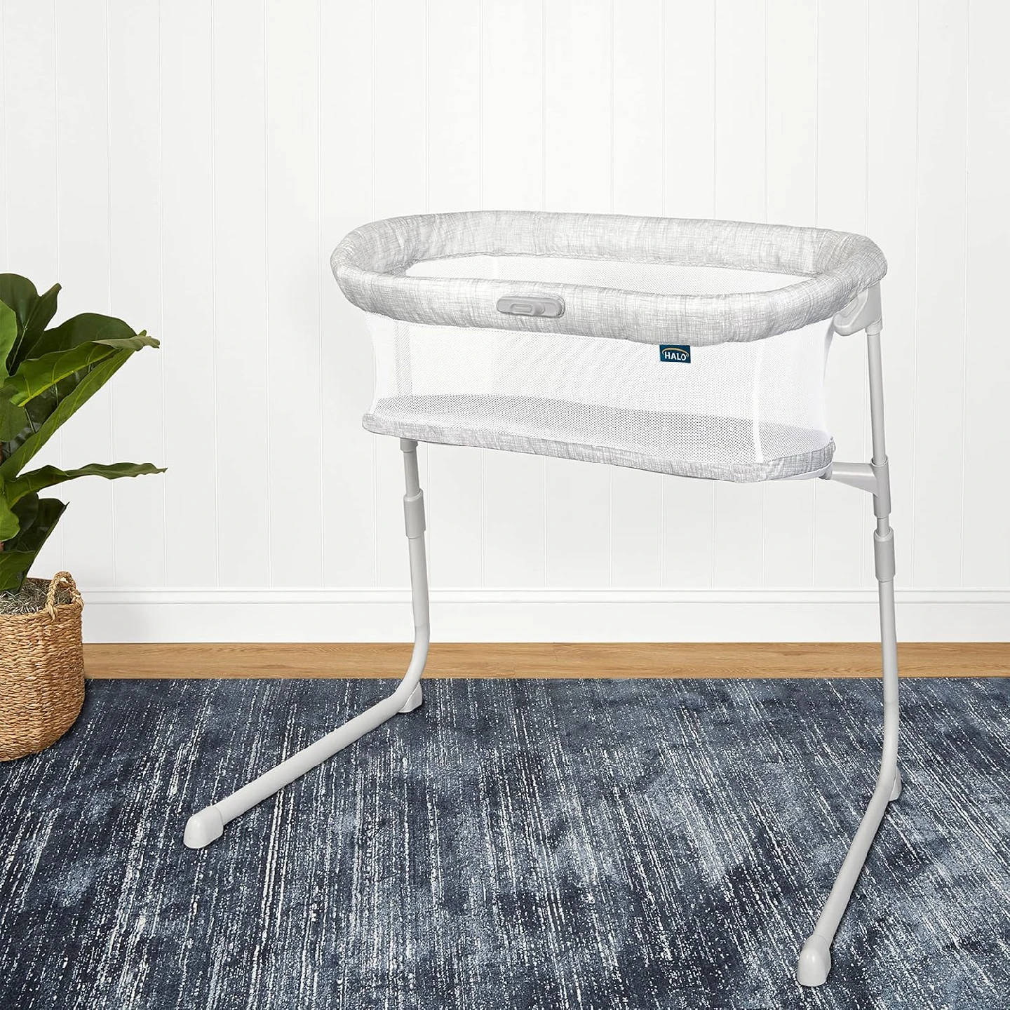 BRAND NEW IN BOX - HALO Baby Bassinet - photo 2