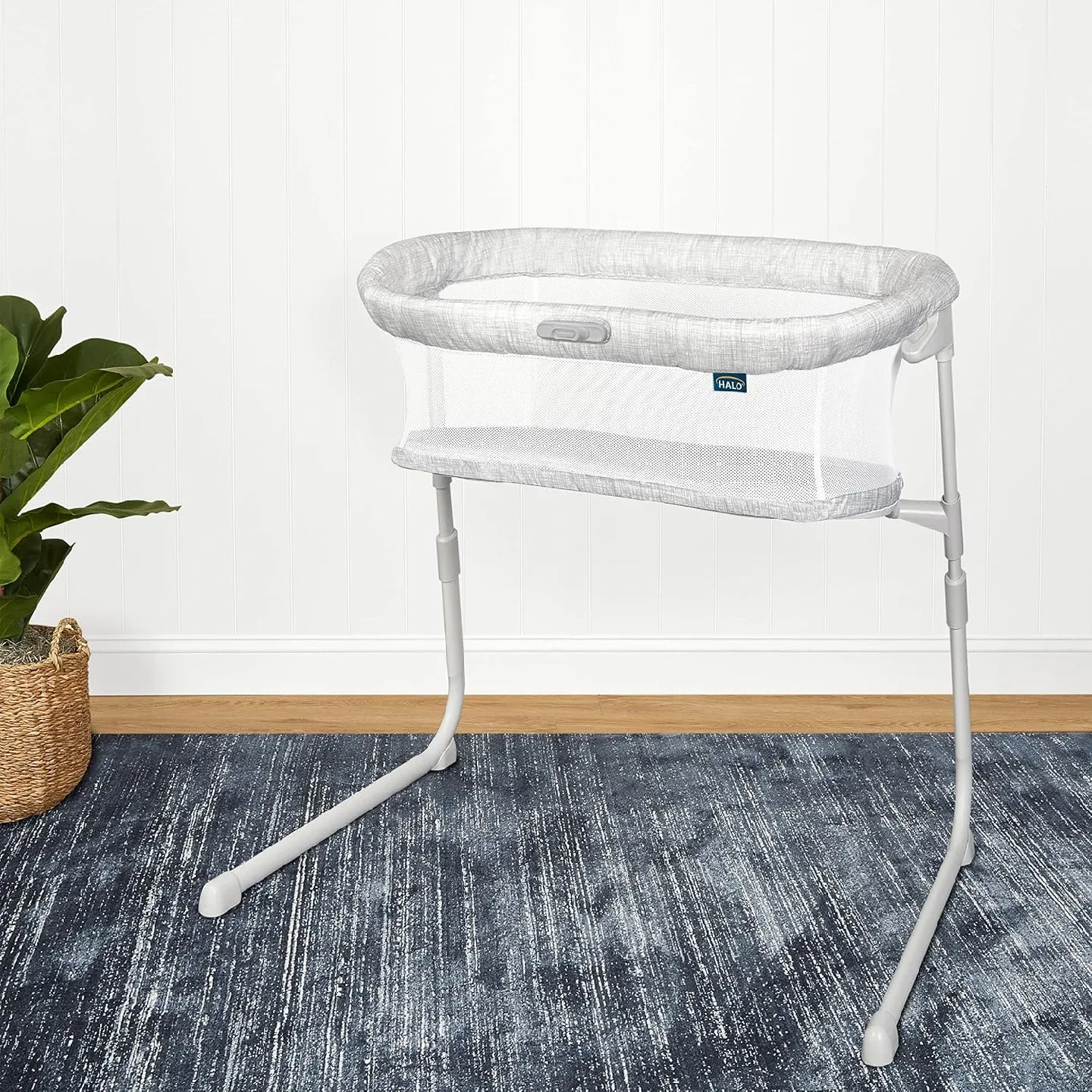 BRAND NEW IN BOX - HALO Baby Bassinet image indicator(2)