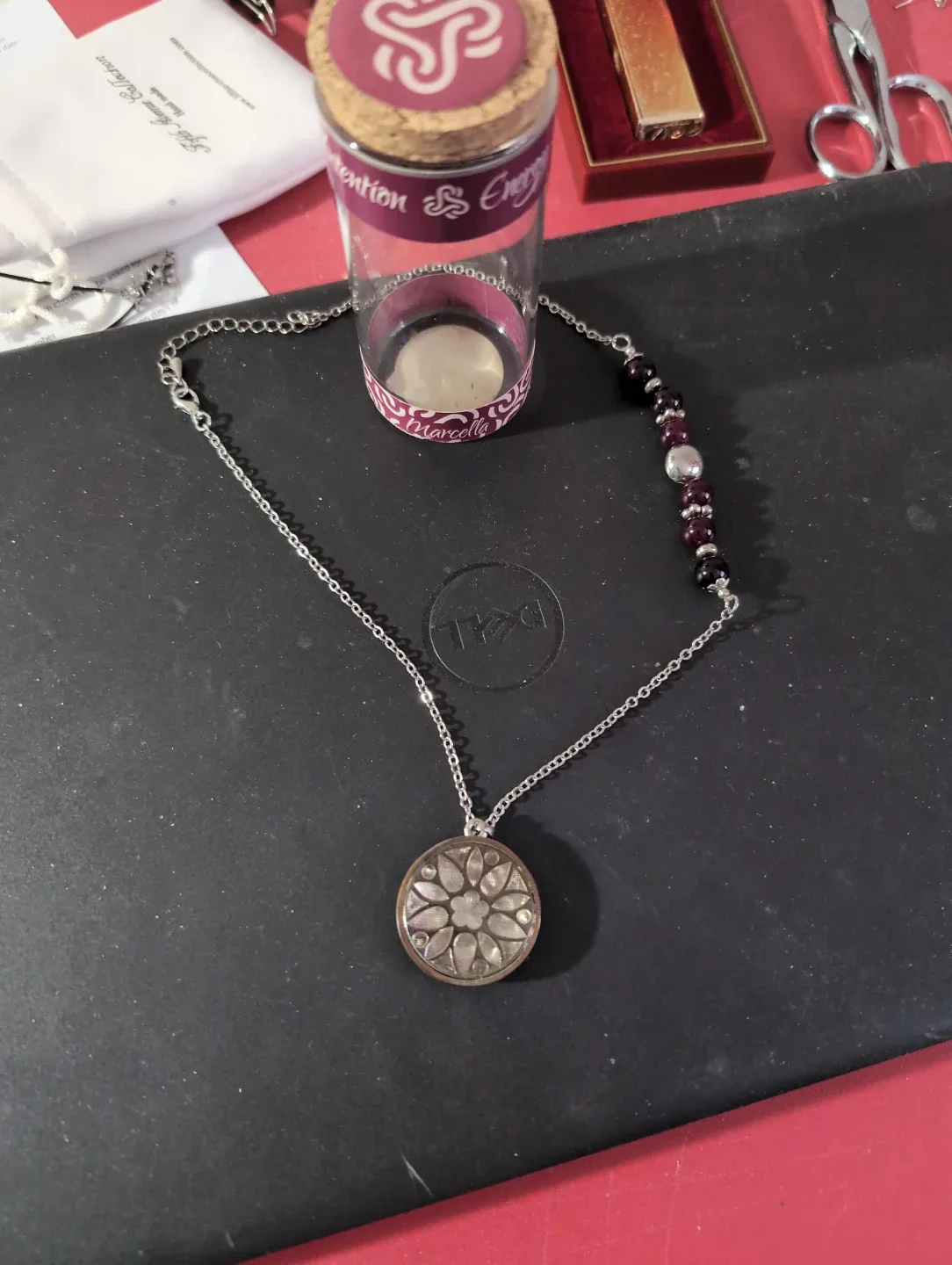 Silver Tone Pendant Necklace image indicator(2)