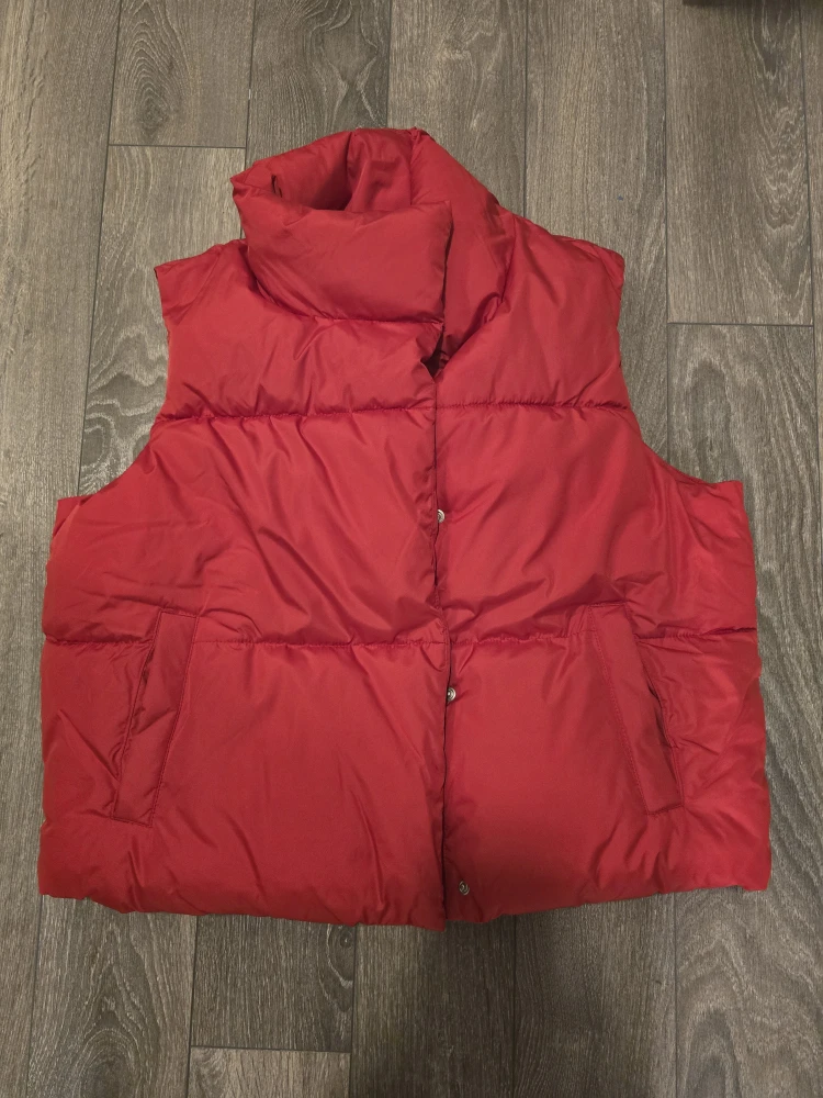 Old Navy Red Puffer Vest - Size S