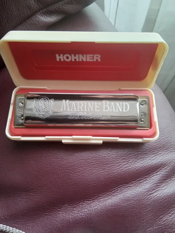 Hohner Marine Band Harmonica with Case image indicator(2)