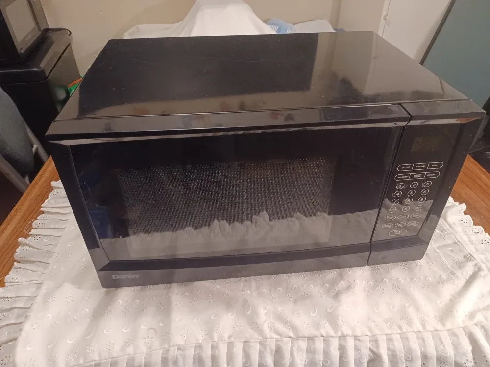 Danby Black Microwave image indicator(3)