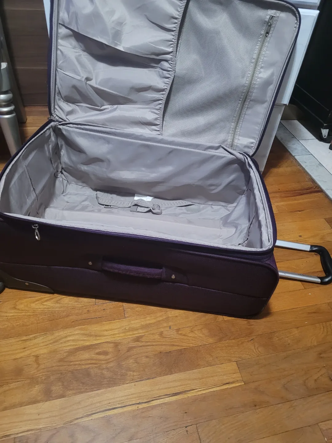 Samsonite Purple Expandable Spinner Suitcase image indicator(2)