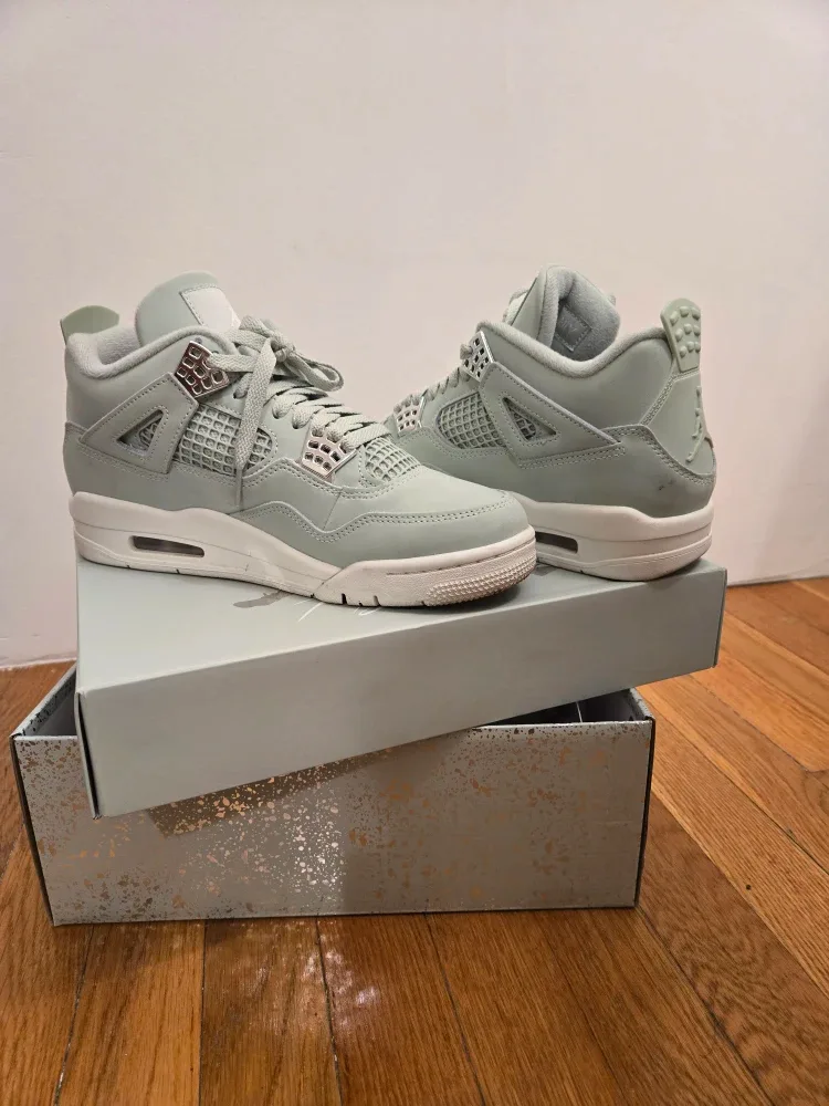 Nike Air Jordan 4 Retro Seafoam Sneakers