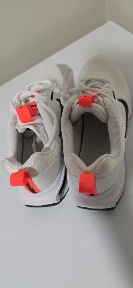 Nike Air Max white running shoes - photo 4