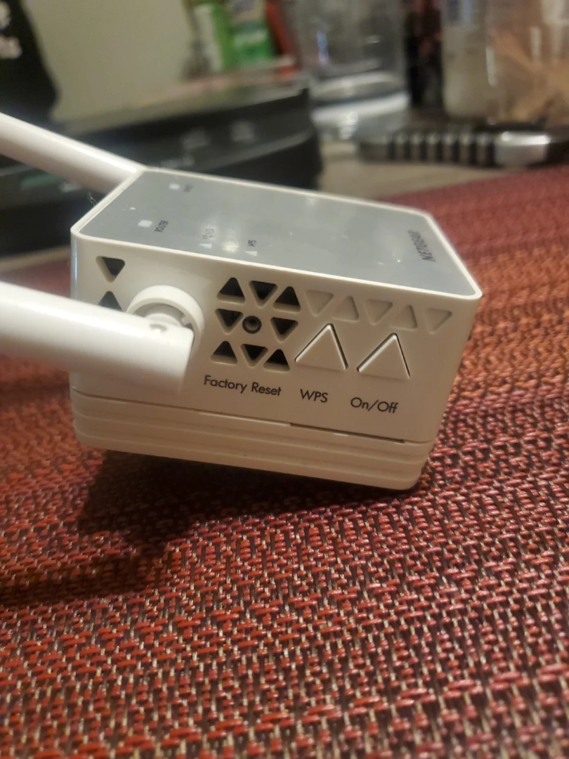 NETGEAR AC1200 WiFi Range Extender - photo 2