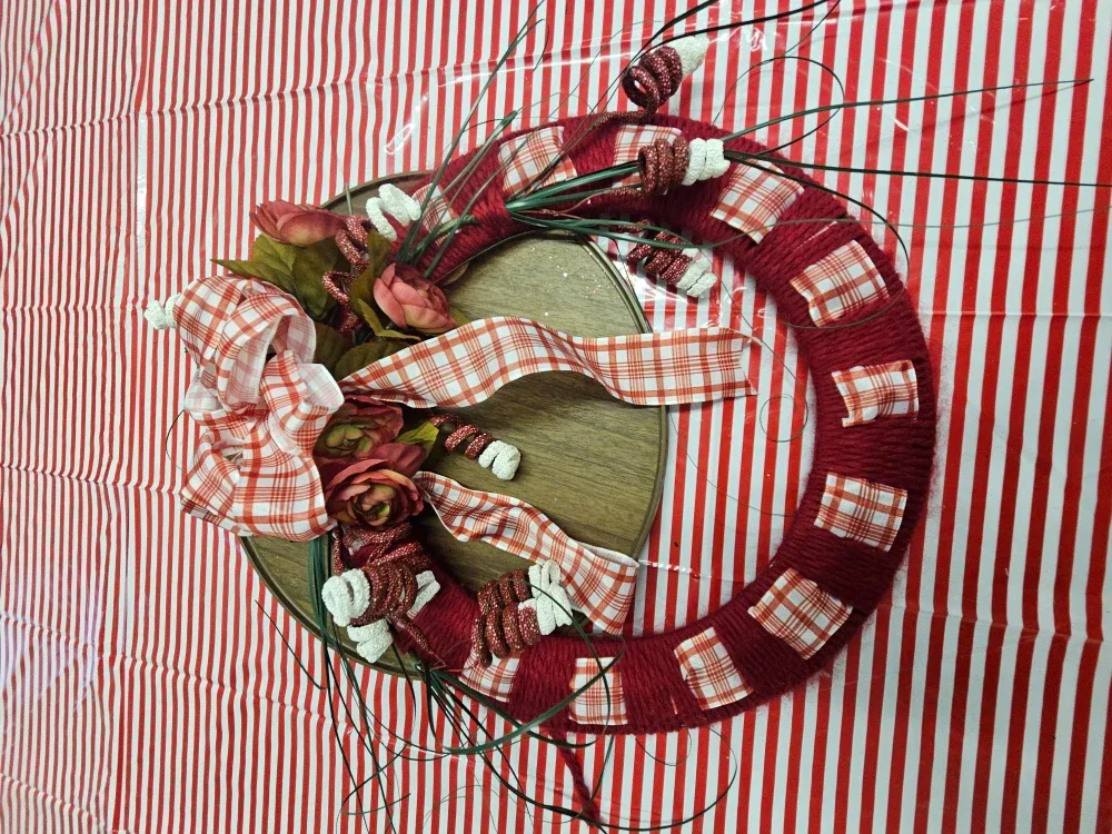 Handmade Christmas Wreath - Red & Plaid image indicator(2)