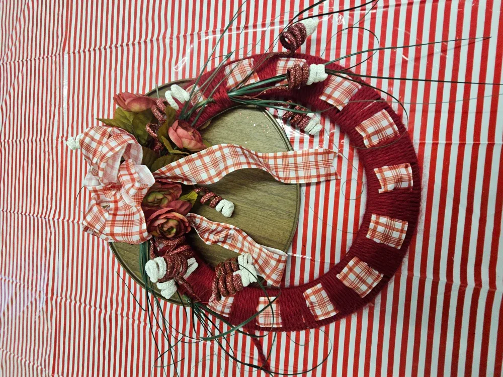 Handmade Christmas Wreath - Red & Plaid image indicator(3)