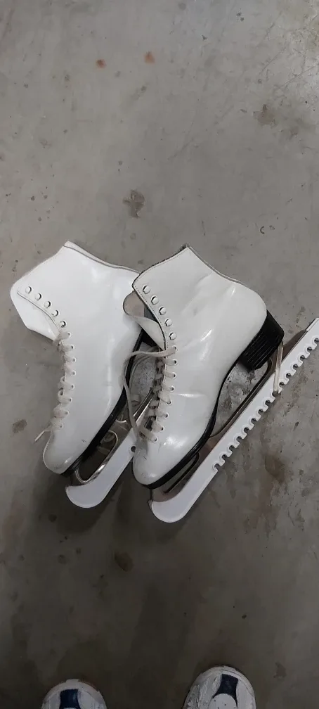 White Figure Skates, Size 8 image indicator(2)