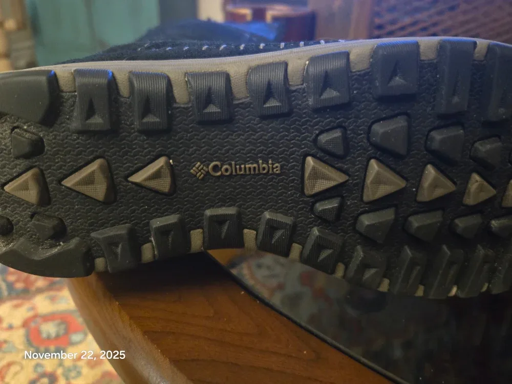 Size 8 Ladies Columbia Suede Boots image indicator(5)