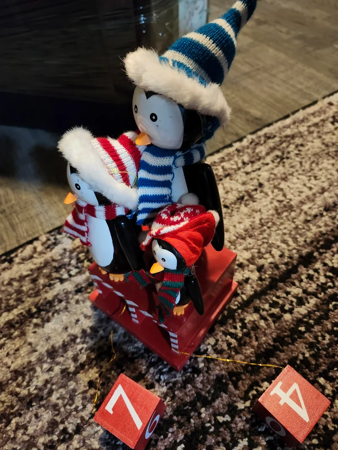 Penguins Christmas Countdown Decor image indicator(2)