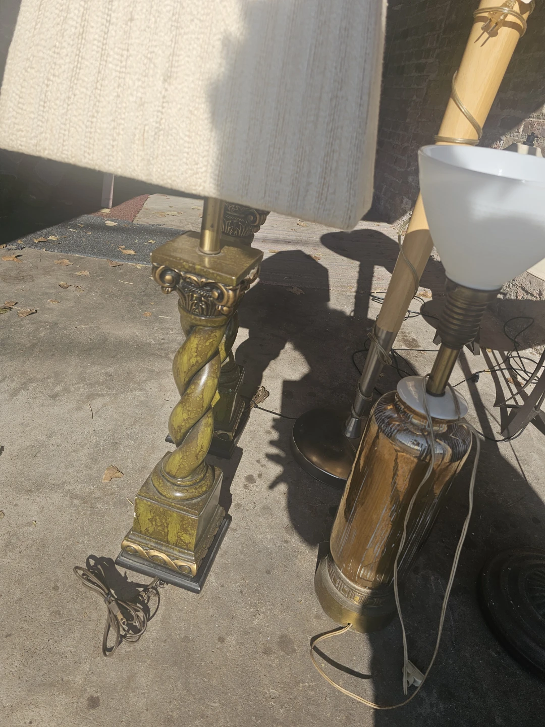 Pair of Vintage Twisted Column Lamps - photo 5