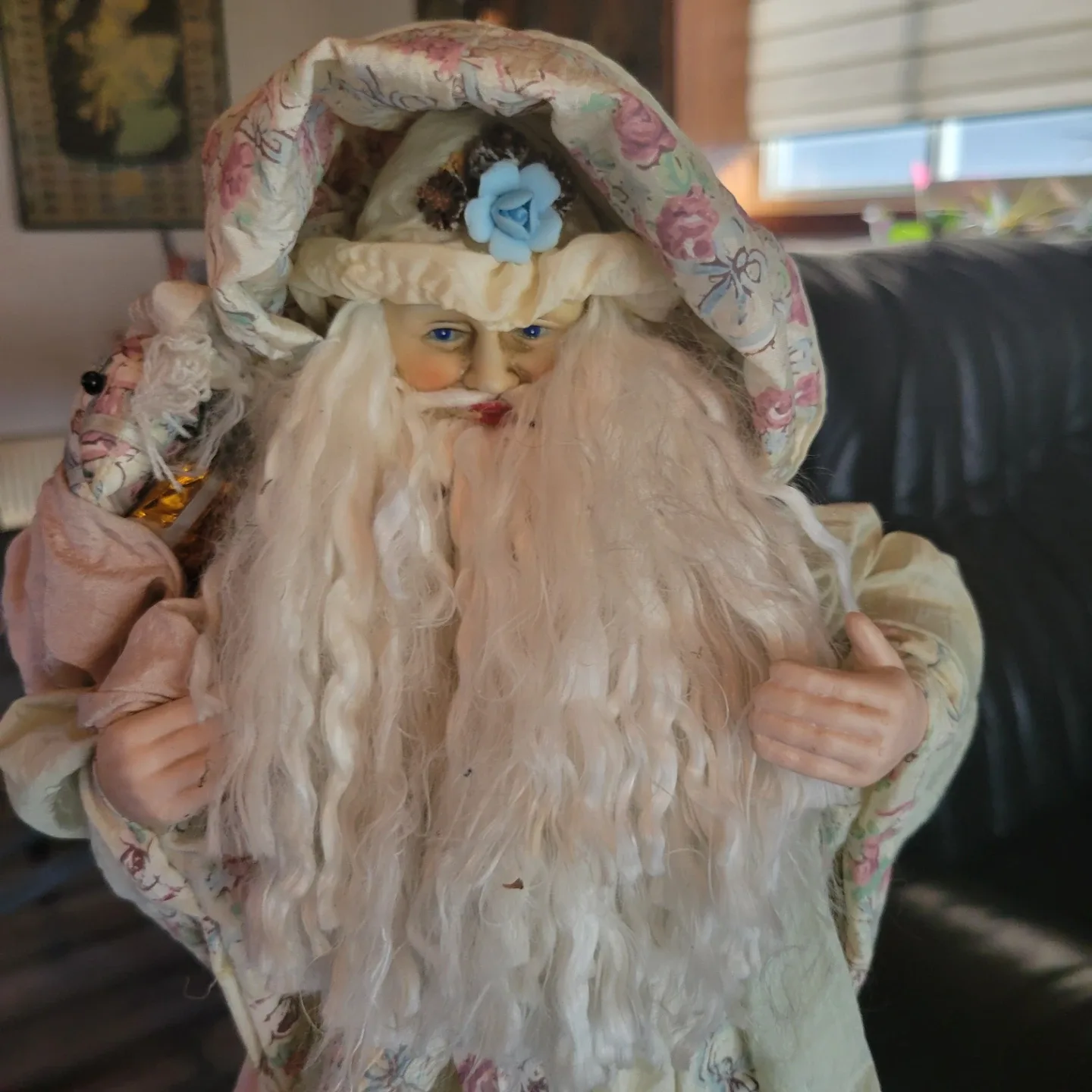 Vintage Santa Claus Figurine image indicator(2)