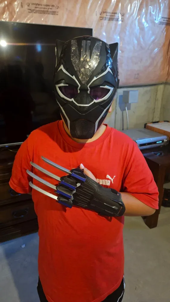 Black Panther Mask and Claw Set image indicator(3)