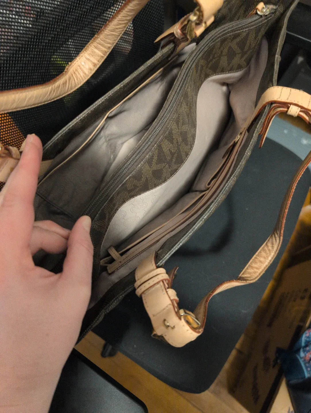 Michael Kors Tote Bag image indicator(3)