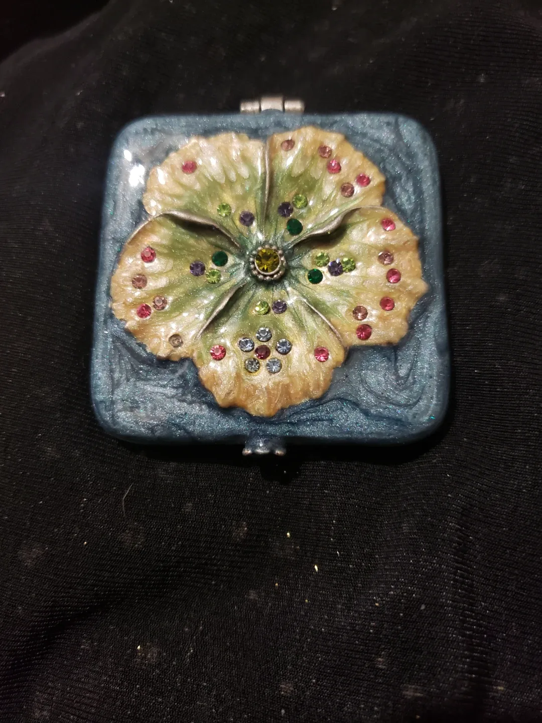 Vintage Compact Mirror with Floral Design thumbnail