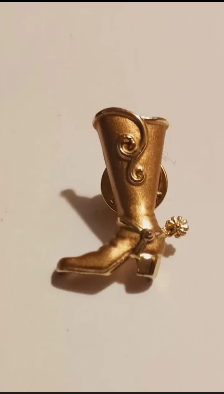 PINWestern Cowboy Boot Spurs Lapel Pin Tie Tack
