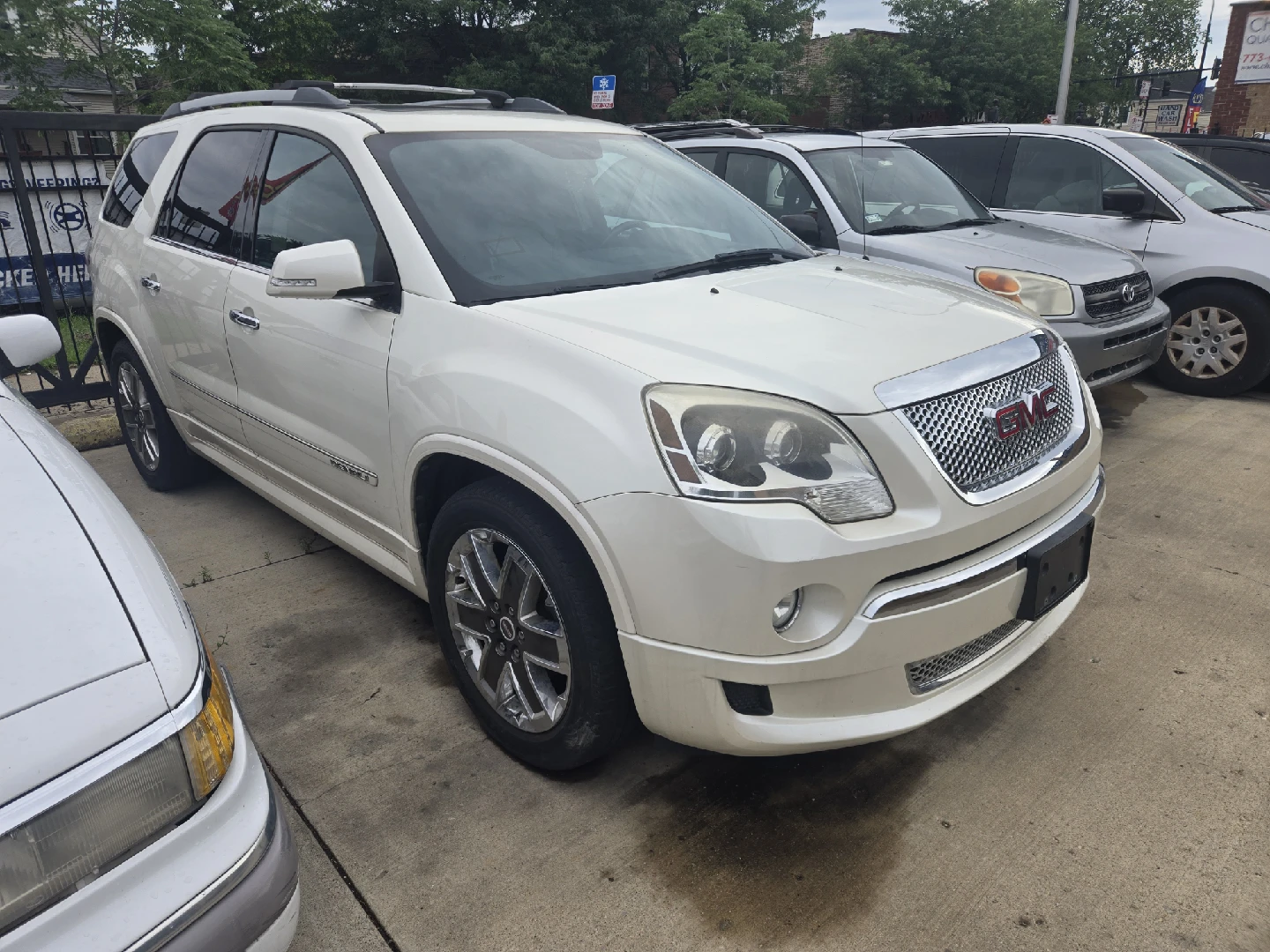 **2012 GMC ACADIA** RELIABLE 3RD ROW SUV - photo 2