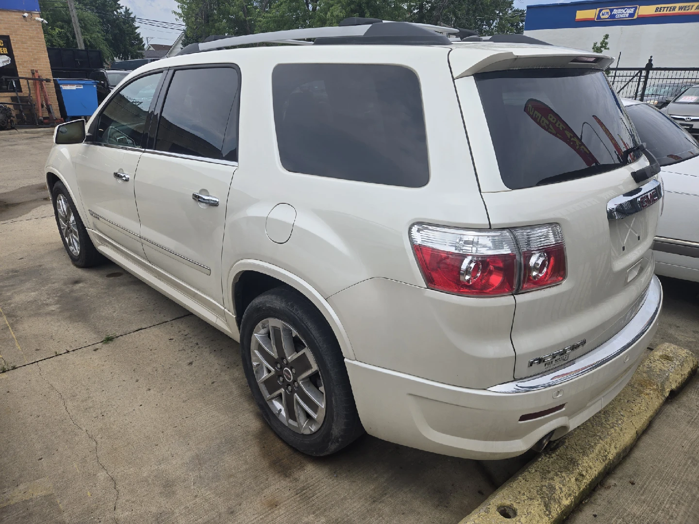 **2012 GMC ACADIA** RELIABLE 3RD ROW SUV - photo 3