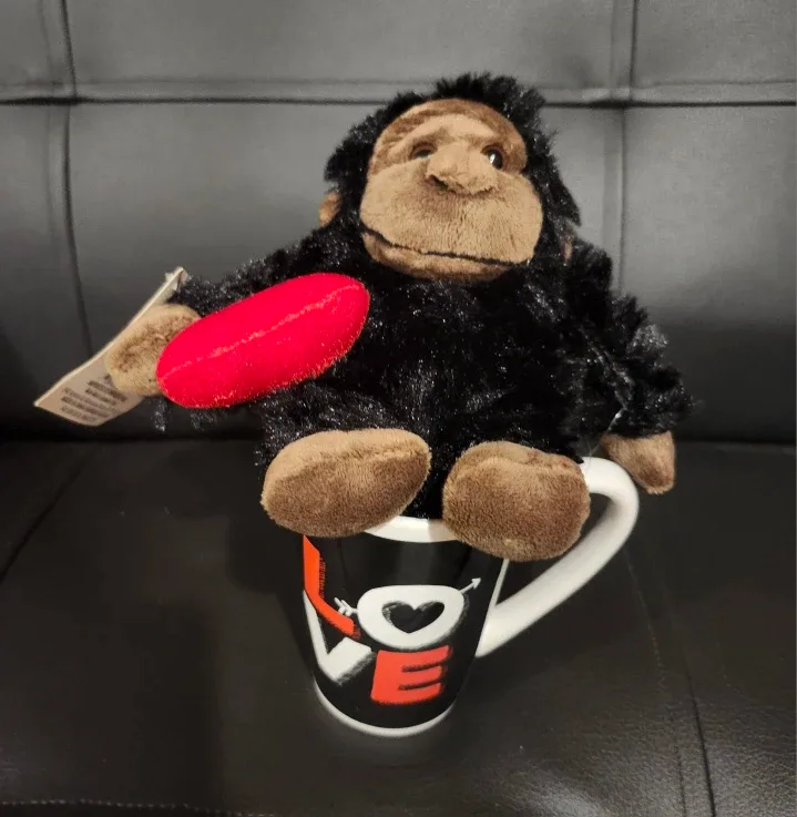 NEW Gorilla Plush in Love Mug