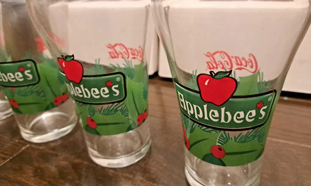🍎 Applebee’s x Coca Cola 🔴 Glasses x4 🥛 bRAnd nEW
