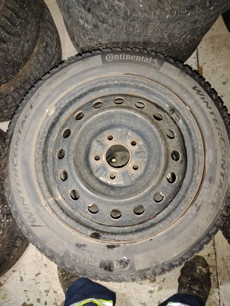 2 Continental WinterContact SI 205/55 R16 Tires