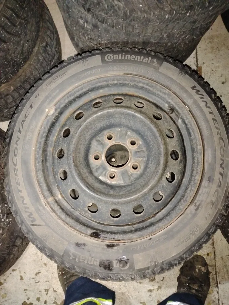 2 Continental WinterContact SI 205/55 R16 Tires