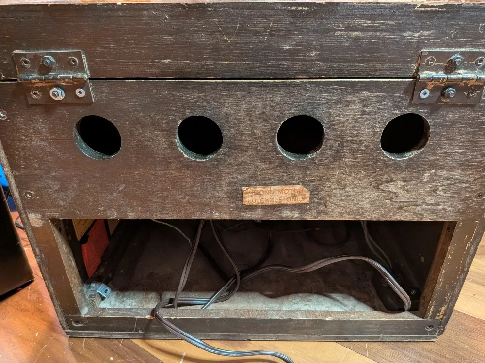 Antique Stromberg Carlson Phonograph/Radio image indicator(8)