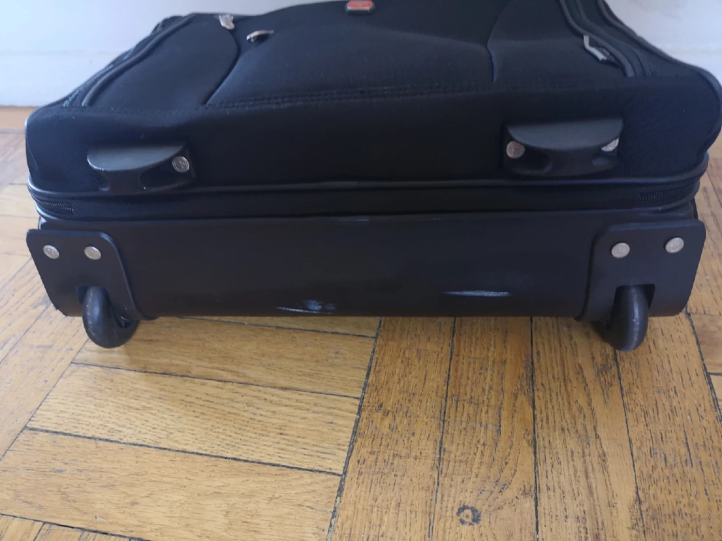 Wenger Black Rolling Carry-On Luggage - photo 4