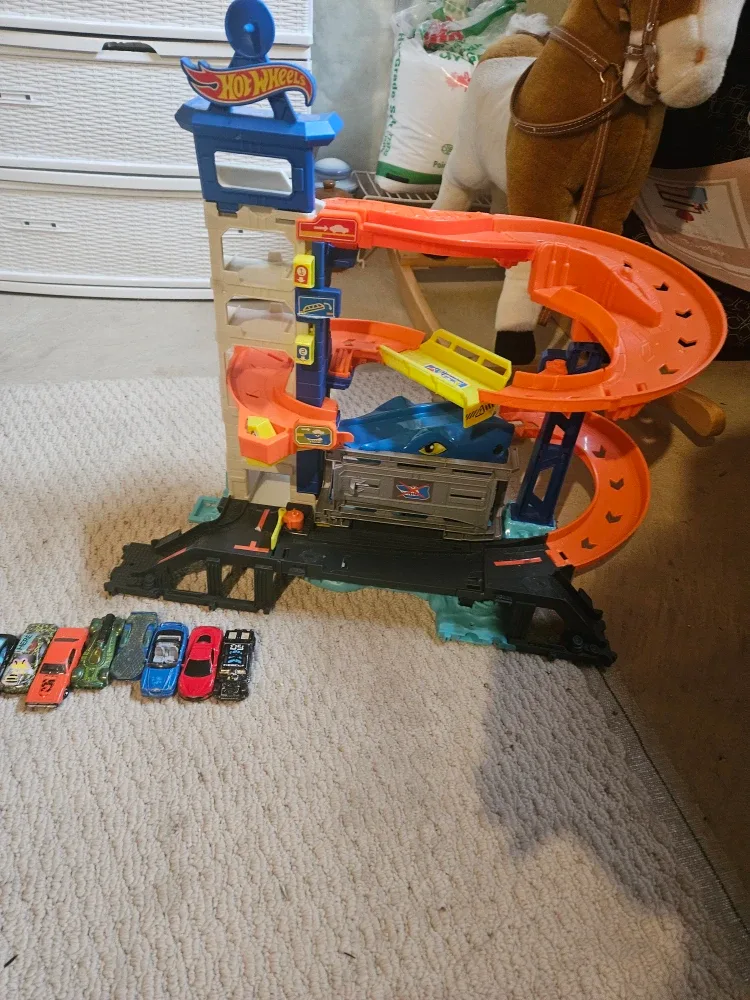 Hot Wheels Ultimate Garage Playset with Cars