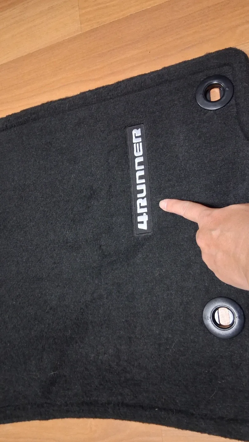 Toyota 4Runner black carpet floor mats Front Seats image indicator(7)
