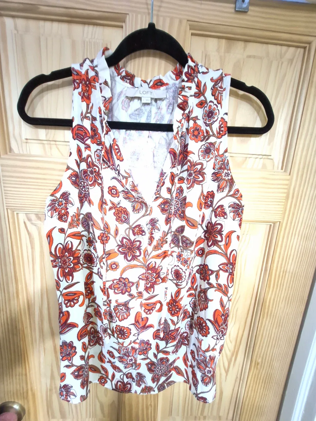 LOFT Beautiful Floral Pattern Sleeveless Blouse L