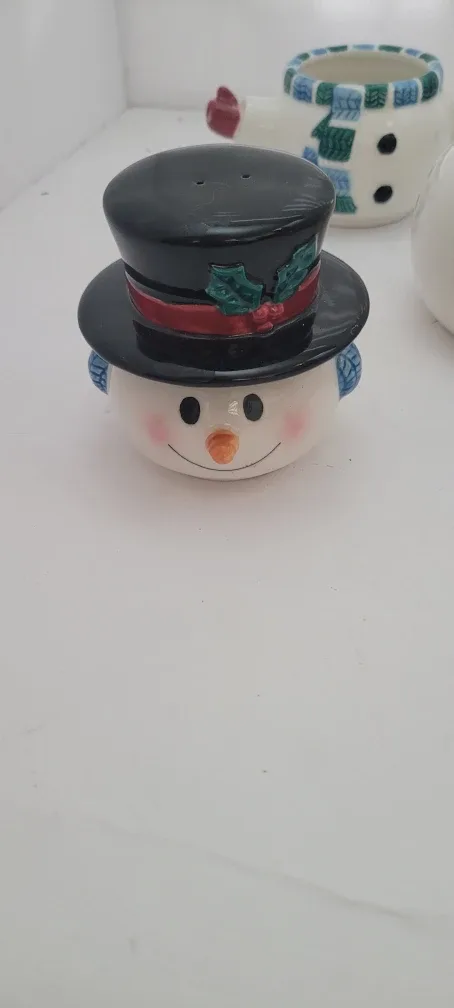 Snowman Ceramic Ensemble Salt & Pepper Shakers image indicator(5)