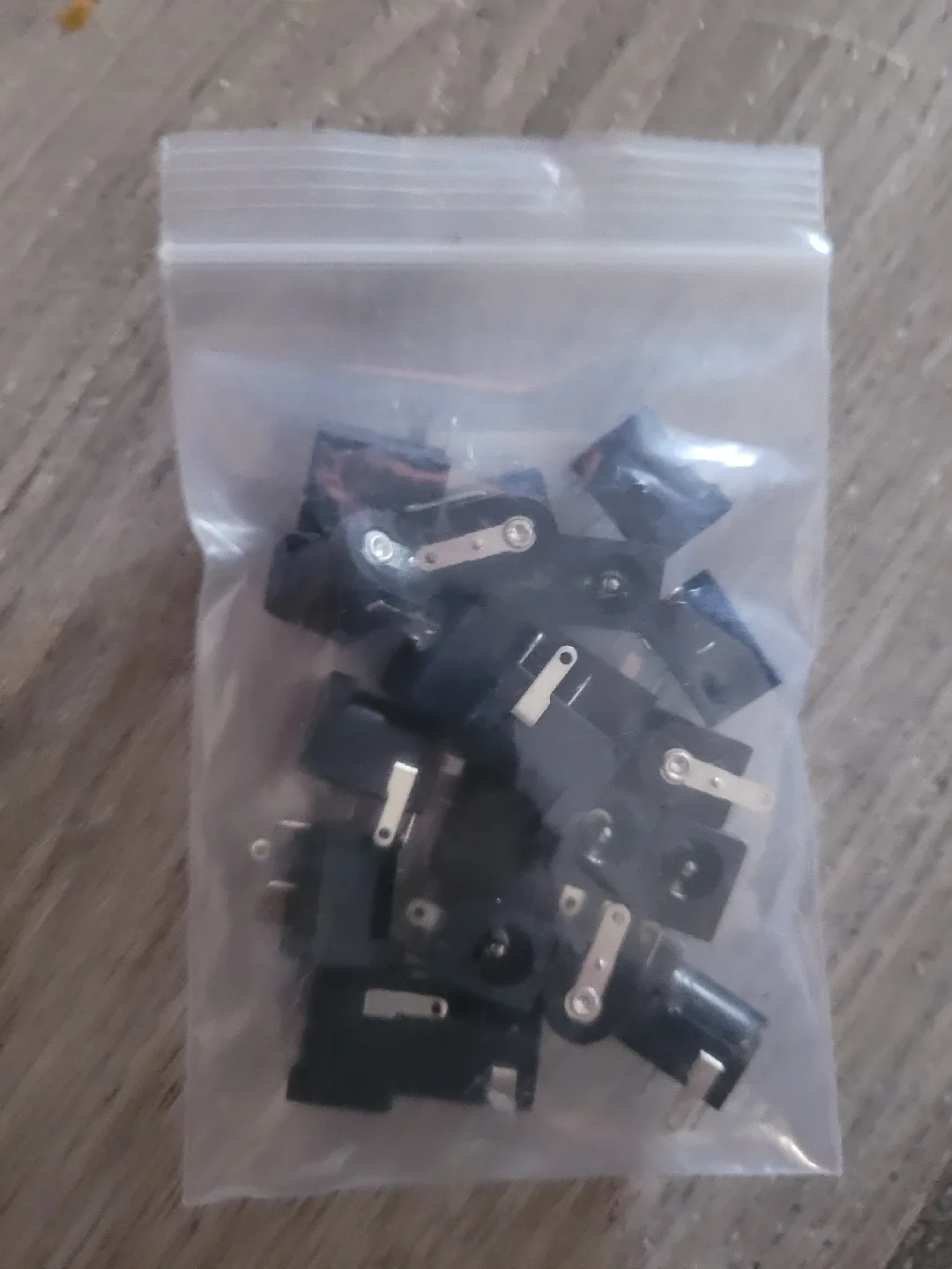 T.V. Wall mount plus more image indicator(9)