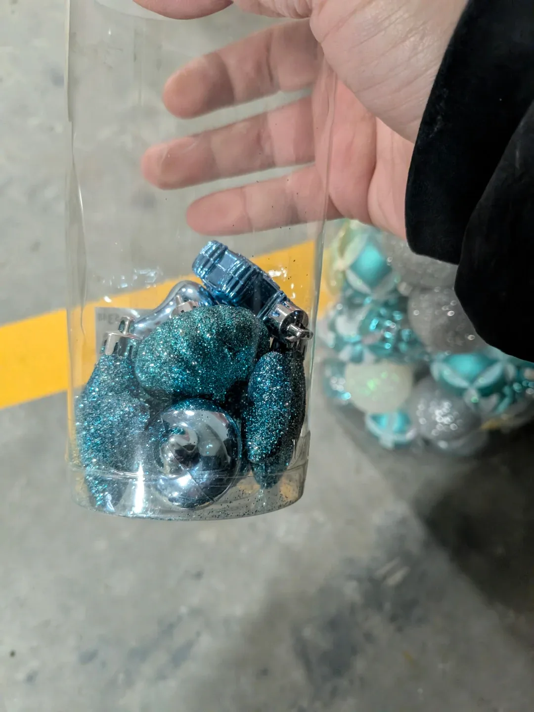 6ft Pre-Lit Artificial Christmas Tree with ornaments image indicator(6)