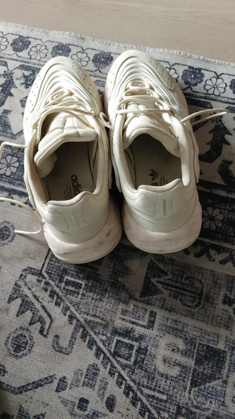 Size 10 Adidas image indicator(3)