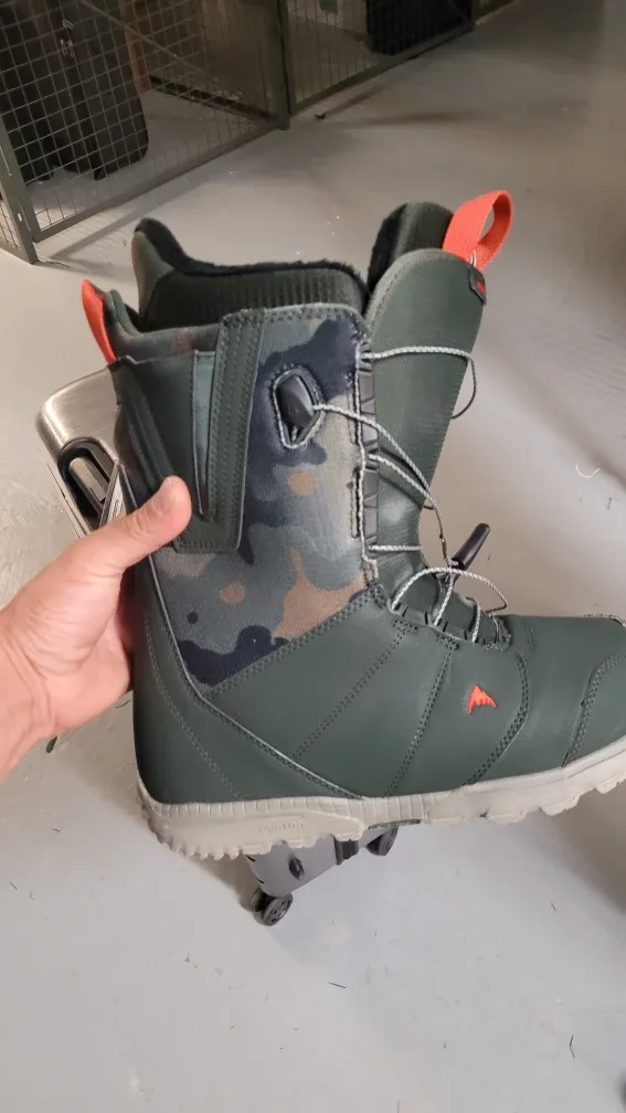 Burton Moto Mens Size 10 Snowboard Boots