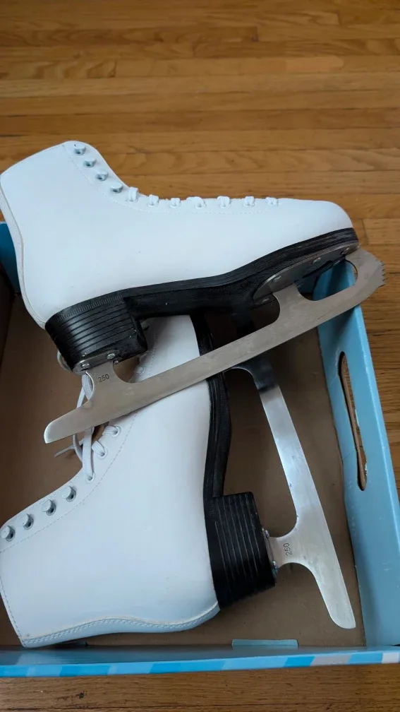 Dream H11VFGS White Ice Skates - Size 7 (Ladies) image indicator(2)