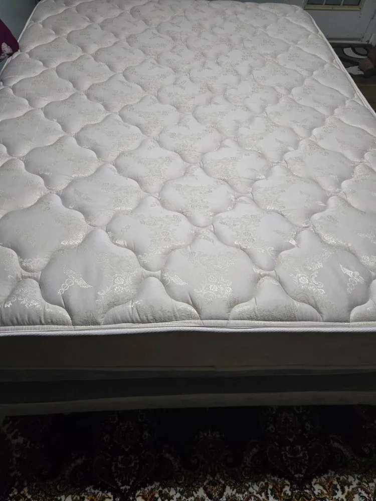 2 Queen Mattress with one base.