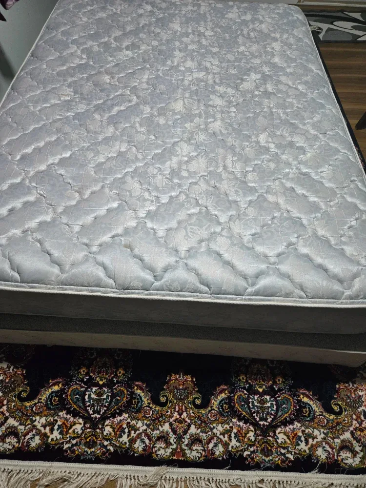 2 Queen Mattress with one base. image indicator(2)