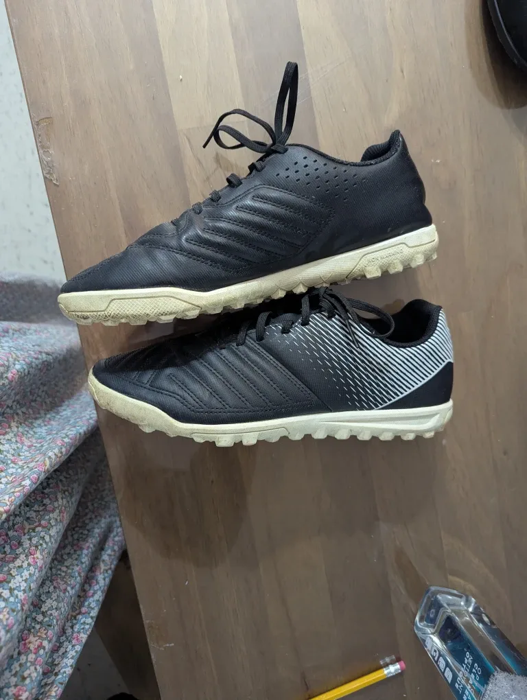 Soccer shoes image indicator(2)