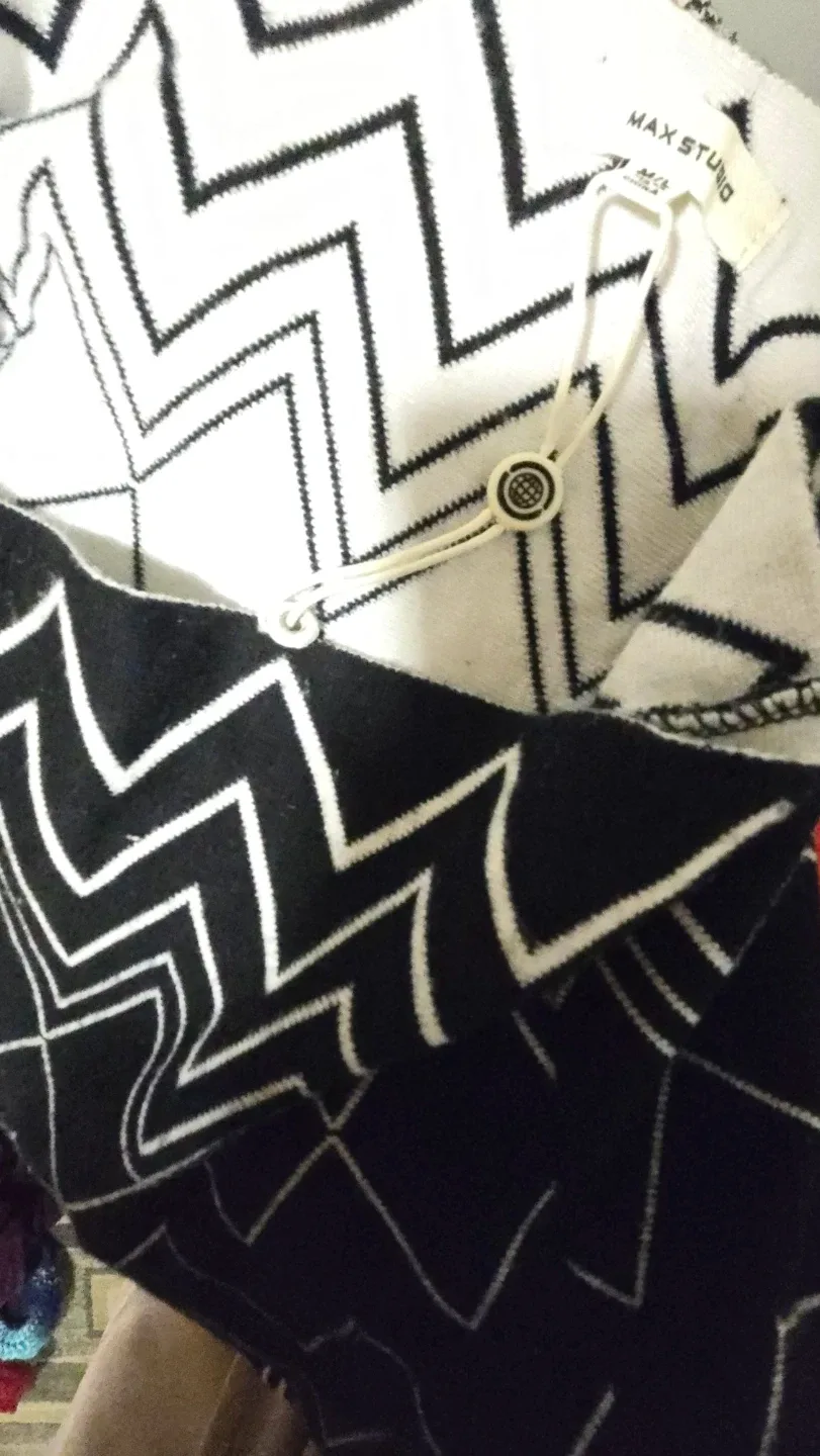 Max Studio Black & White Skirt - Size M image indicator(2)