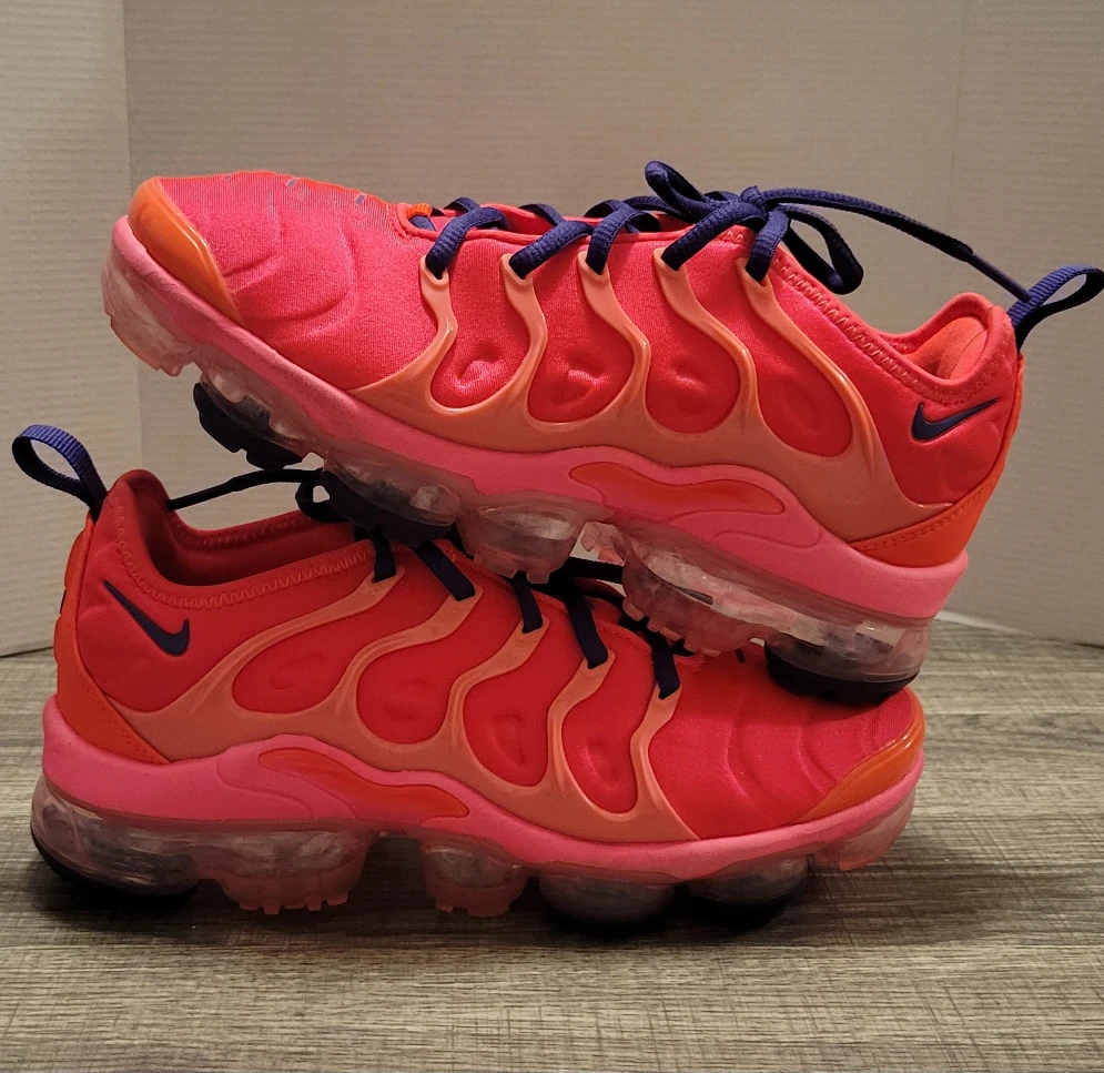 Nike Air Vapormax Plus - Red/Pink Size 7 women