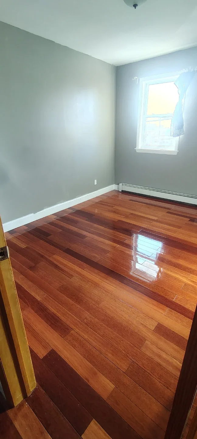 ROOM FOR RENT image indicator(6)