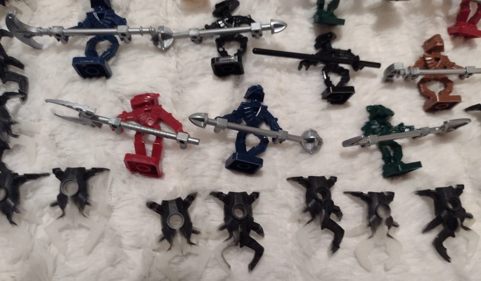 Lego Bionicle Minifigures 26 11 Figures Weapons & 15 Spiders? - photo 3