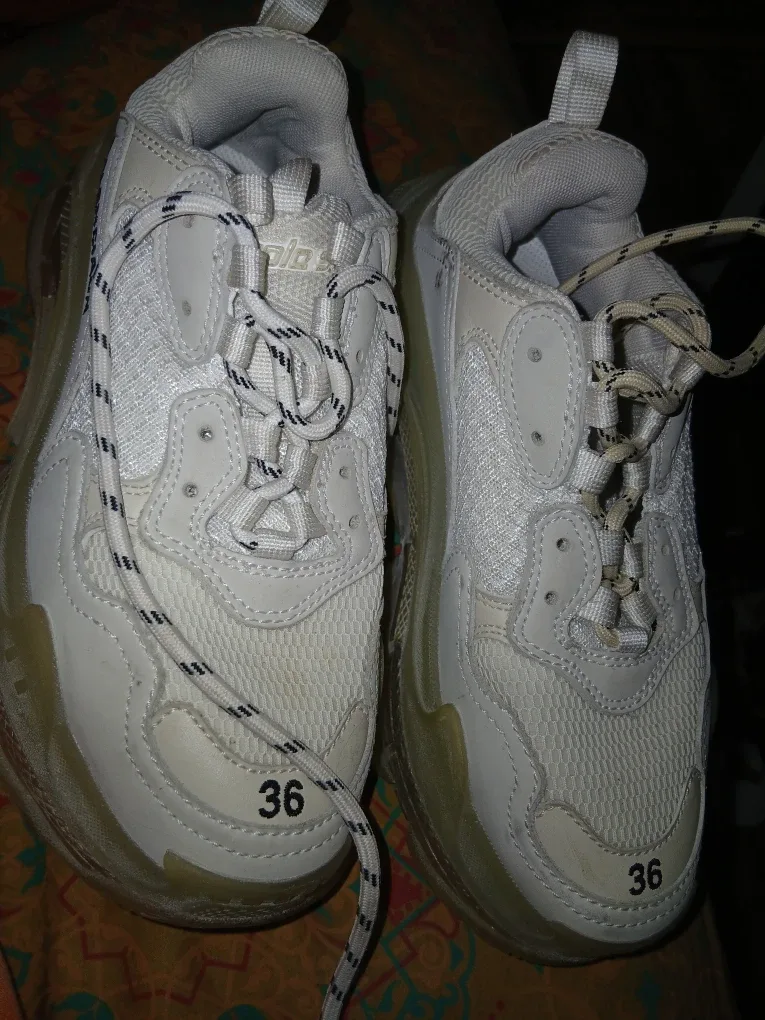 Balenciaga Triple S Women's Sneakers - Size 6 (US) image indicator(2)