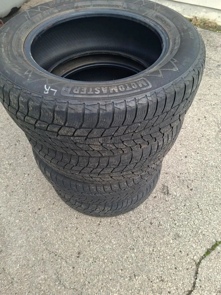 Motomaster Winter Edge 225/65R17 Tires (Set of 4)