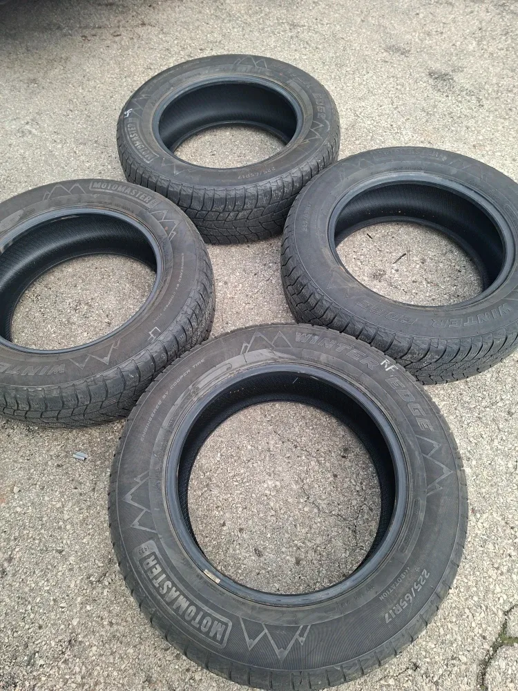 Motomaster Winter Edge 225/65R17 Tires (Set of 4) image indicator(4)