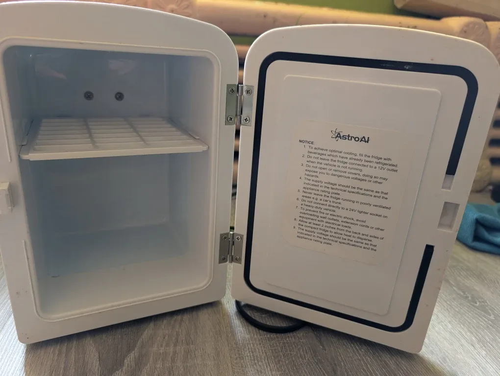 AstroAI Mini Fridge - Portable Cooler image indicator(2)