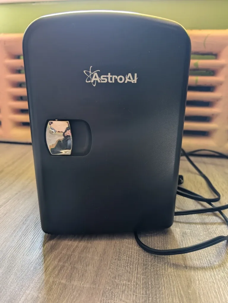 AstroAI Mini Fridge - Portable Cooler image indicator(3)